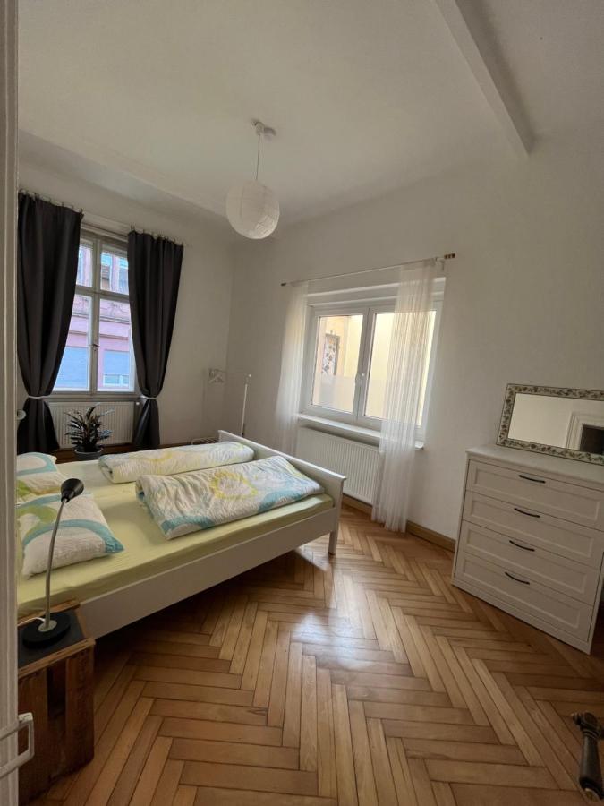 Haus Mittendrin นอยชตัดท์ อัน แดร์ ไวน์ชตราเซอ ภายนอก รูปภาพ